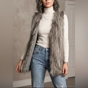 NWOT!! Pink Republic Faux Fur Vest Size Small